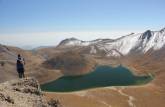 Admirando a beleza da enorme cratera do Nevado de Toluca, na região central do México (foto de Geraldo Ozorio)